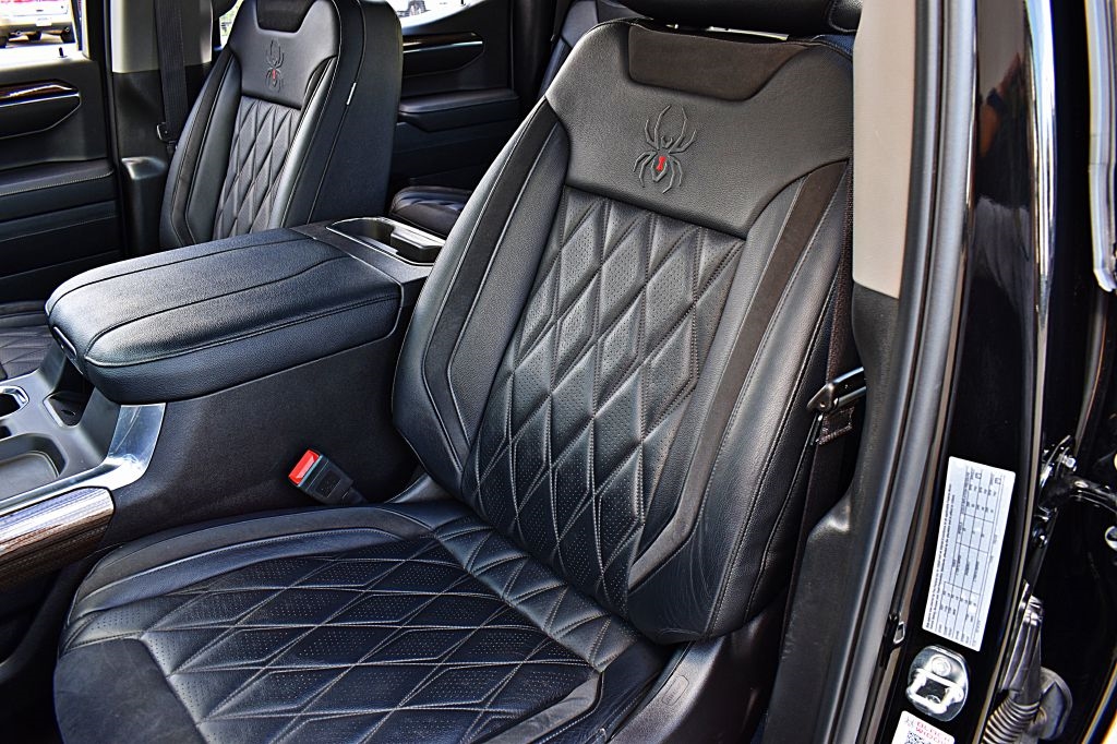 2024 Chevrolet Silverado 1500 RST photo 13