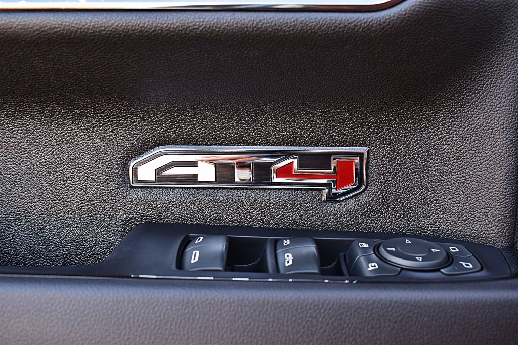 GMC Sierra 1500 AT4 Crew Cab 4WD 2022