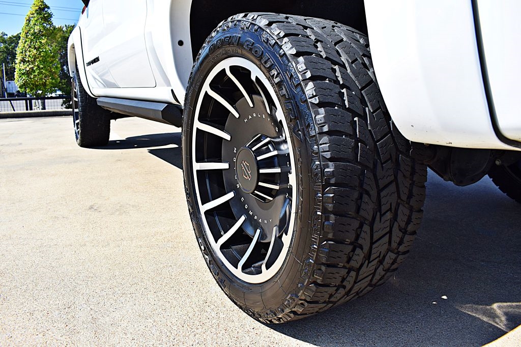 GMC Sierra 1500 AT4 Crew Cab 4WD 2022