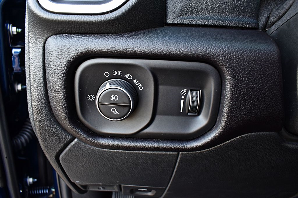 RAM 2500 Tradesman Crew Cab SWB 4WD 2022