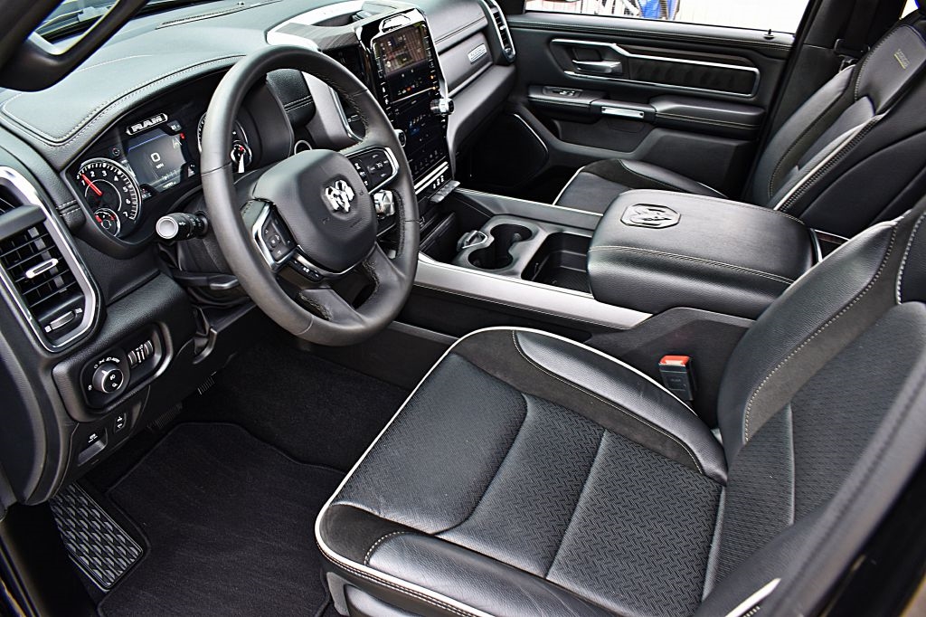 RAM 1500 Laramie Crew Cab SWB 4WD 2025