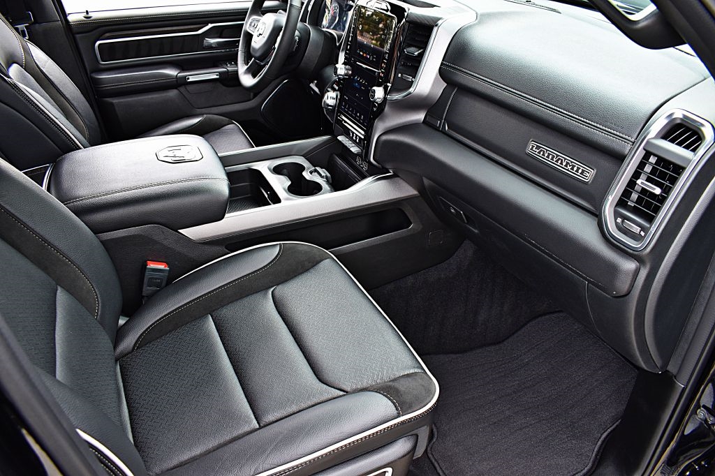 RAM 1500 Laramie Crew Cab SWB 4WD 2025