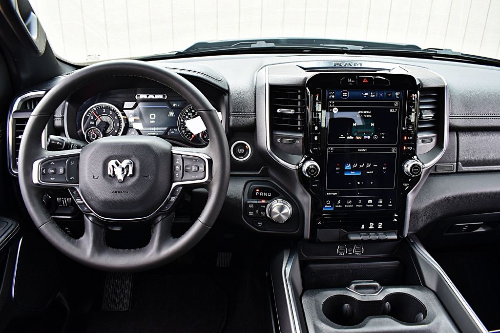 RAM 1500 Laramie Crew Cab SWB 4WD 2025