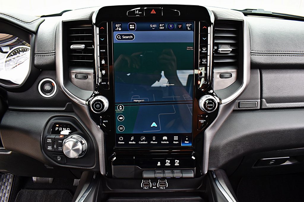 RAM 1500 Laramie Crew Cab SWB 4WD 2025