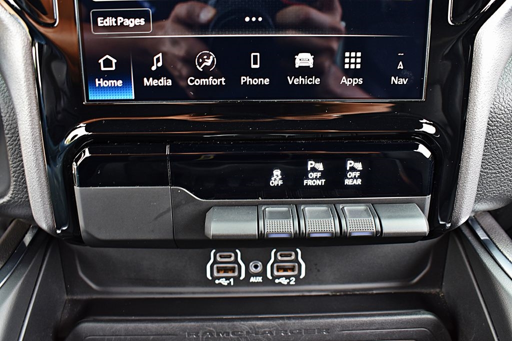 RAM 1500 Laramie Crew Cab SWB 4WD 2025