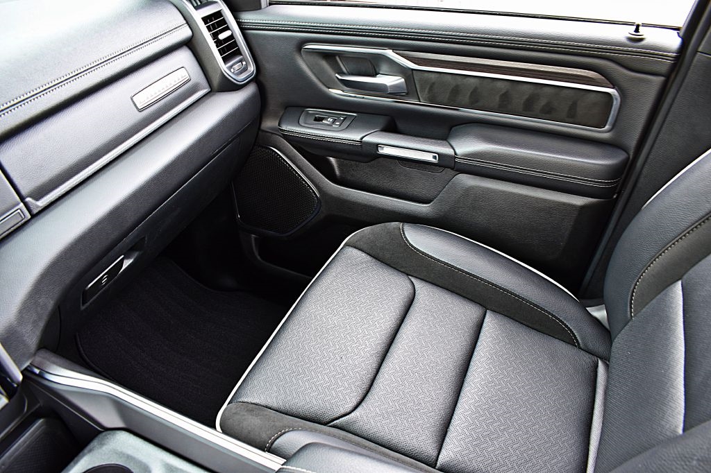 RAM 1500 Laramie Crew Cab SWB 4WD 2025