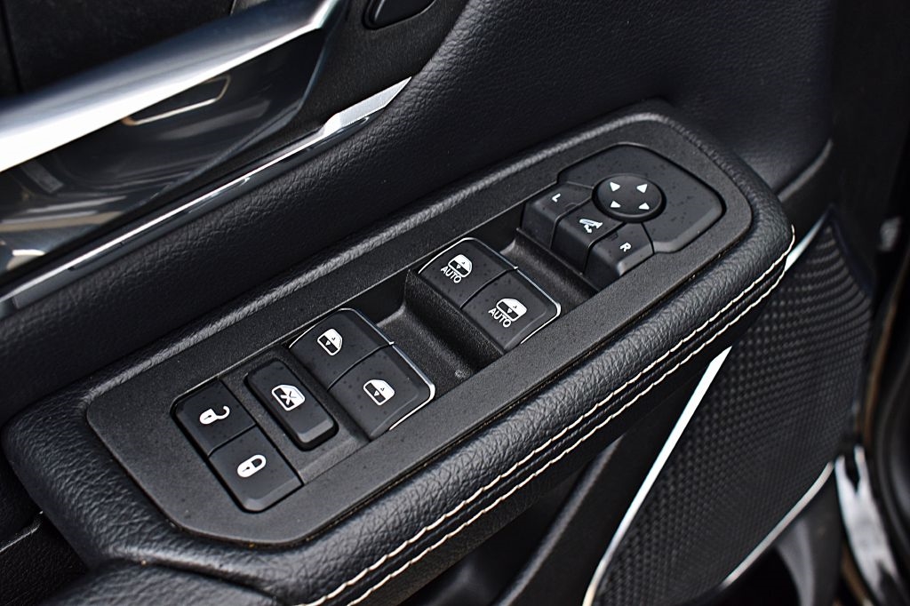 RAM 1500 Laramie Crew Cab SWB 4WD 2025