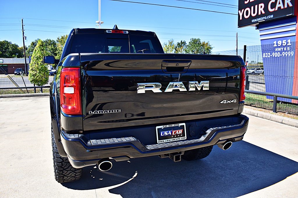 RAM 1500 Laramie Crew Cab SWB 4WD 2025