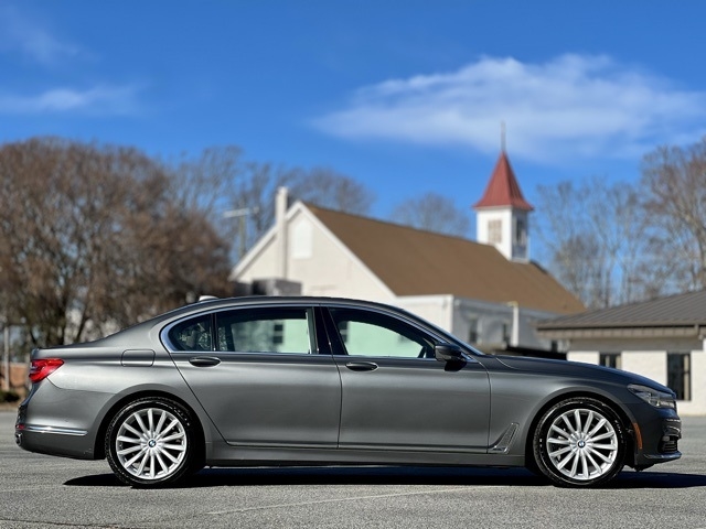 BMW 7 Series 4dr Sdn 740i RWD 2016