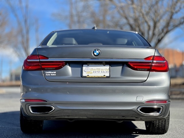 BMW 7 Series 4dr Sdn 740i RWD 2016