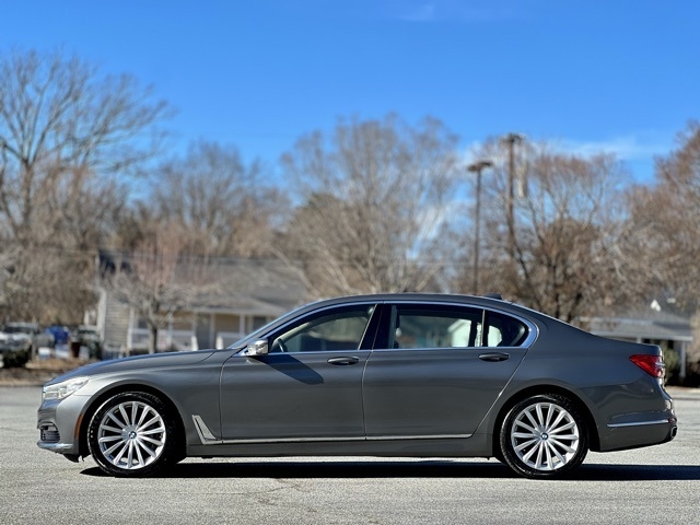 BMW 7 Series 4dr Sdn 740i RWD 2016