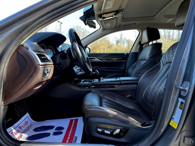 BMW 7 Series 4dr Sdn 740i RWD 2016