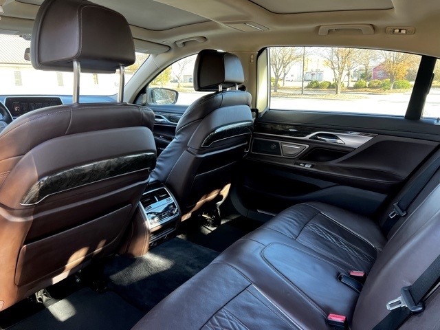 BMW 7 Series 4dr Sdn 740i RWD 2016