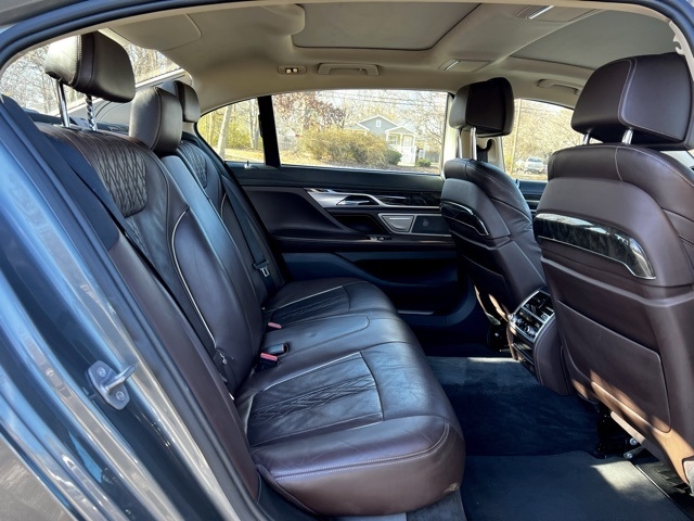 BMW 7 Series 4dr Sdn 740i RWD 2016