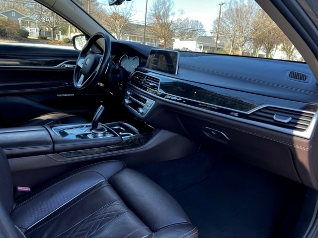 BMW 7 Series 4dr Sdn 740i RWD 2016