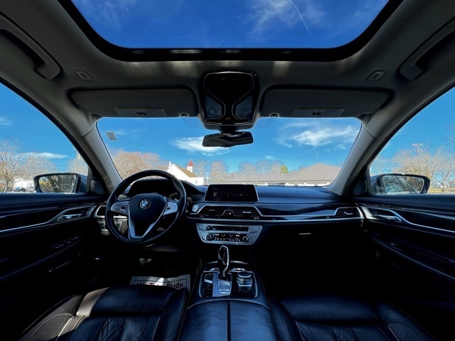 BMW 7 Series 4dr Sdn 740i RWD 2016