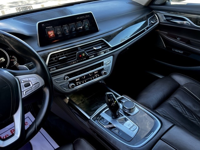 BMW 7 Series 4dr Sdn 740i RWD 2016