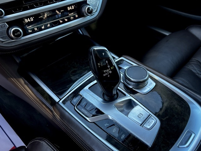 BMW 7 Series 4dr Sdn 740i RWD 2016