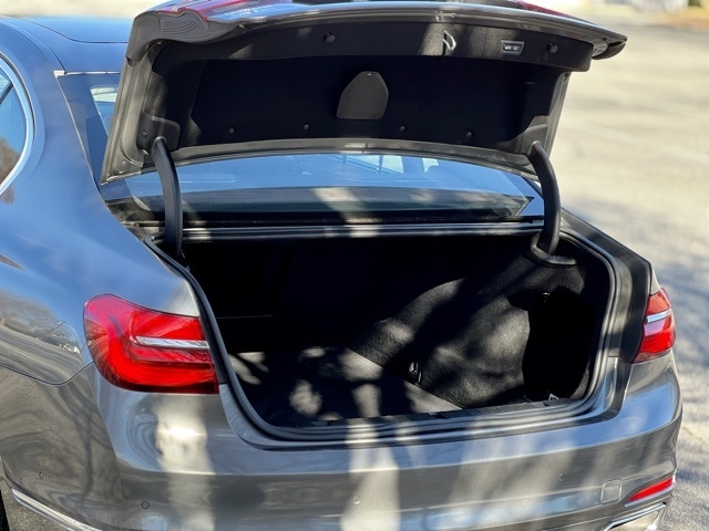 BMW 7 Series 4dr Sdn 740i RWD 2016