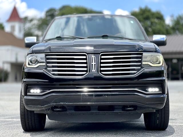 2017 Lincoln Navigator L photo 2