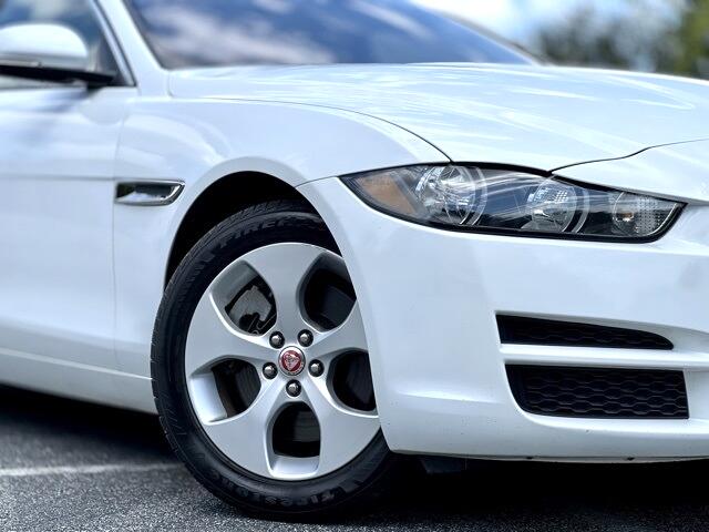2017 Jaguar XE photo 4