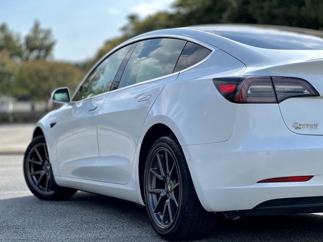 2018 Tesla Model 3 Long Range photo 11