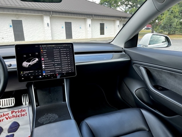 2018 Tesla Model 3 Long Range photo 32