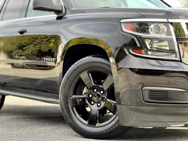 2018 Chevrolet Tahoe LT photo 2