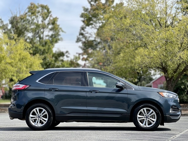 2019 Ford Edge SEL photo 2