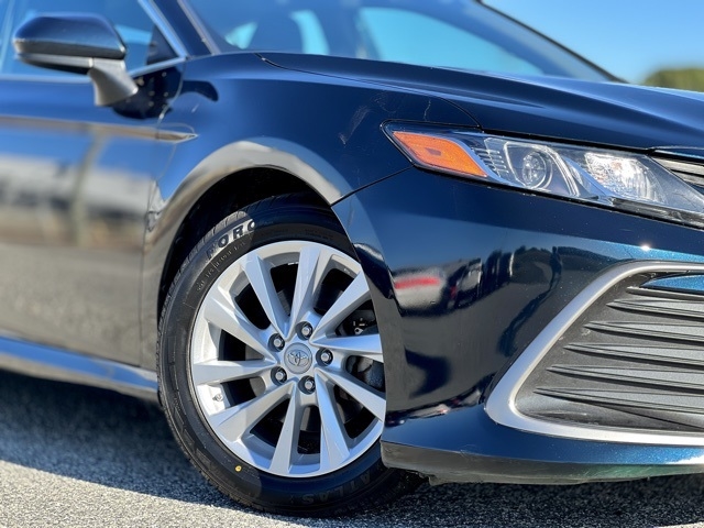 2021 Toyota Camry LE photo 4