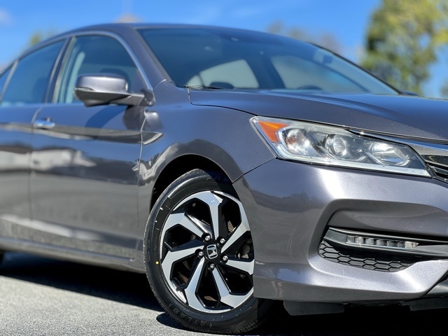 2017 Honda Accord EX-L photo 4