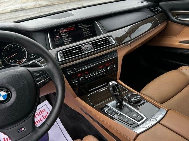 BMW 7 Series 4dr Sdn 750Li xDrive AWD 2014