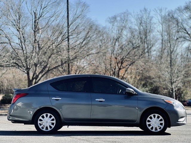Nissan Versa Sedan SV CVT 2018