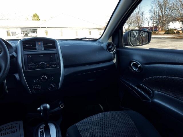 Nissan Versa Sedan SV CVT 2018