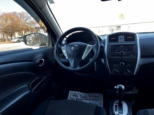 Nissan Versa Sedan SV CVT 2018