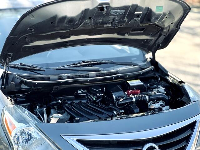 Nissan Versa Sedan SV CVT 2018