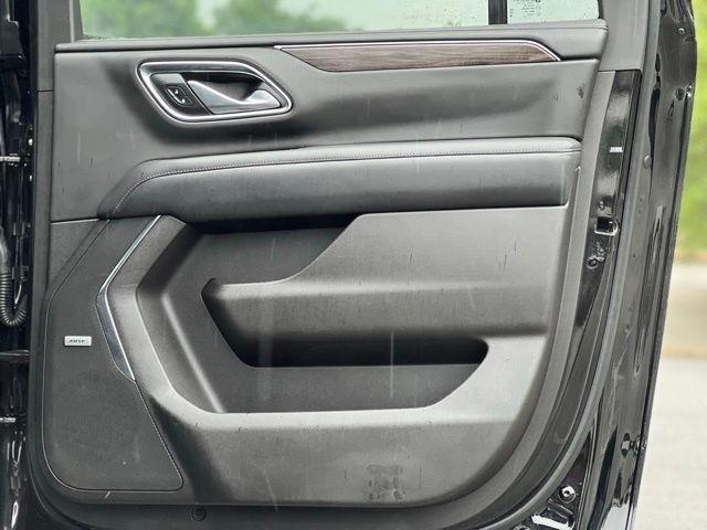 Chevrolet Suburban 4WD 4dr LT 2021