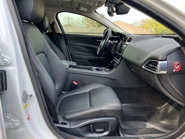 Jaguar XE 25t RWD 2018