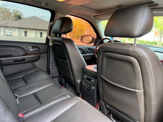 Cadillac Escalade EXT AWD 4dr Premium 2013