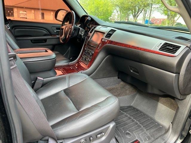 Cadillac Escalade EXT AWD 4dr Premium 2013