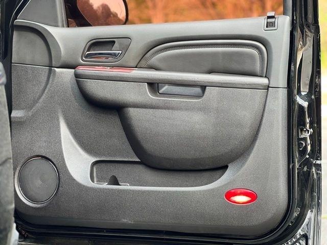 Cadillac Escalade EXT AWD 4dr Premium 2013