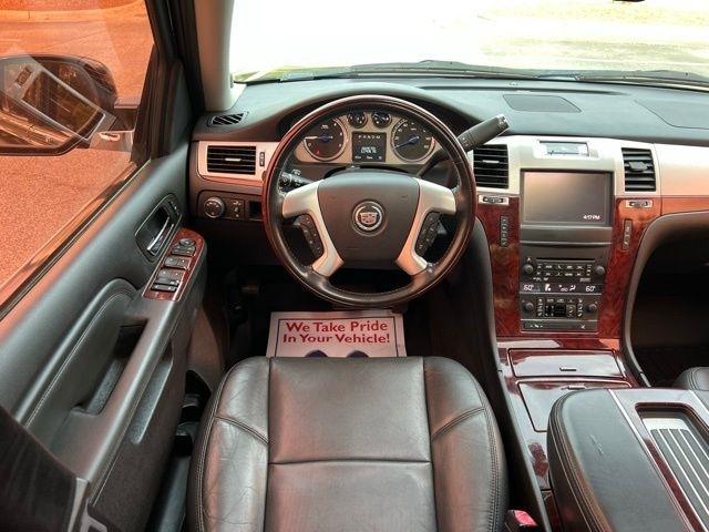 Cadillac Escalade EXT AWD 4dr Premium 2013