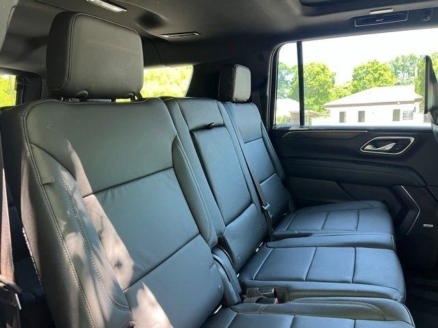 Chevrolet Suburban 4WD 4dr LT 2021