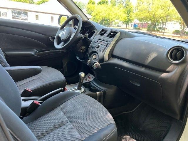 Nissan Versa 4dr Sdn CVT 1.6 SV 2014