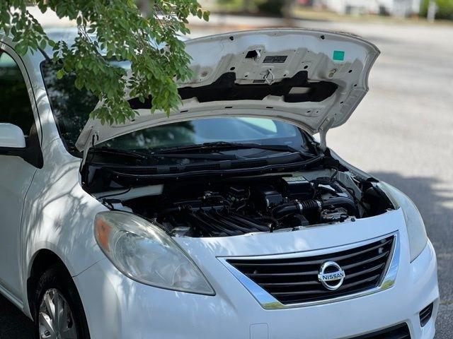Nissan Versa 4dr Sdn CVT 1.6 SV 2014