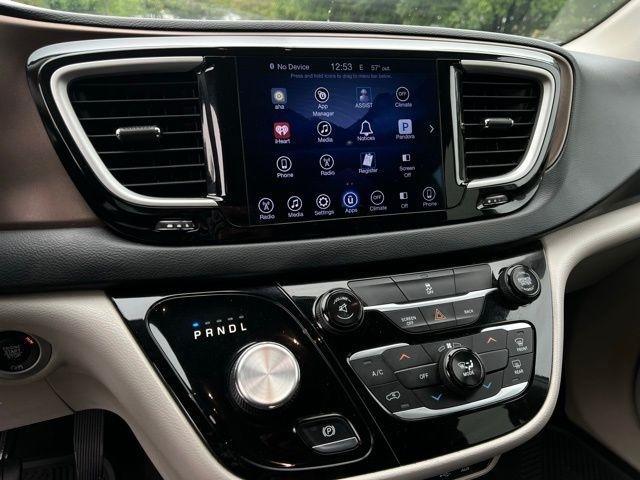 Chrysler Pacifica Touring FWD 2017