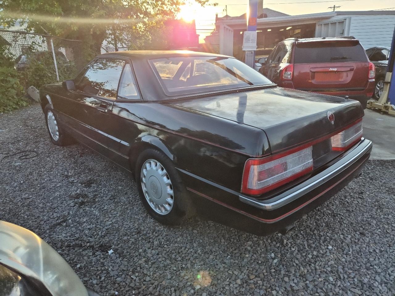 Cadillac Allante Base 1991