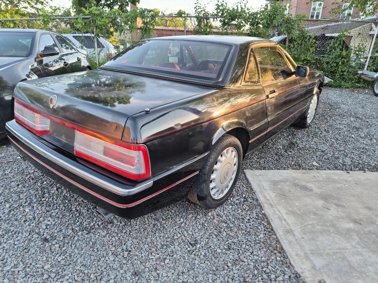 Cadillac Allante Base 1991