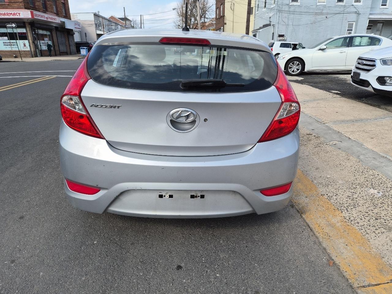 Hyundai Accent SE 5-Door 6A 2017