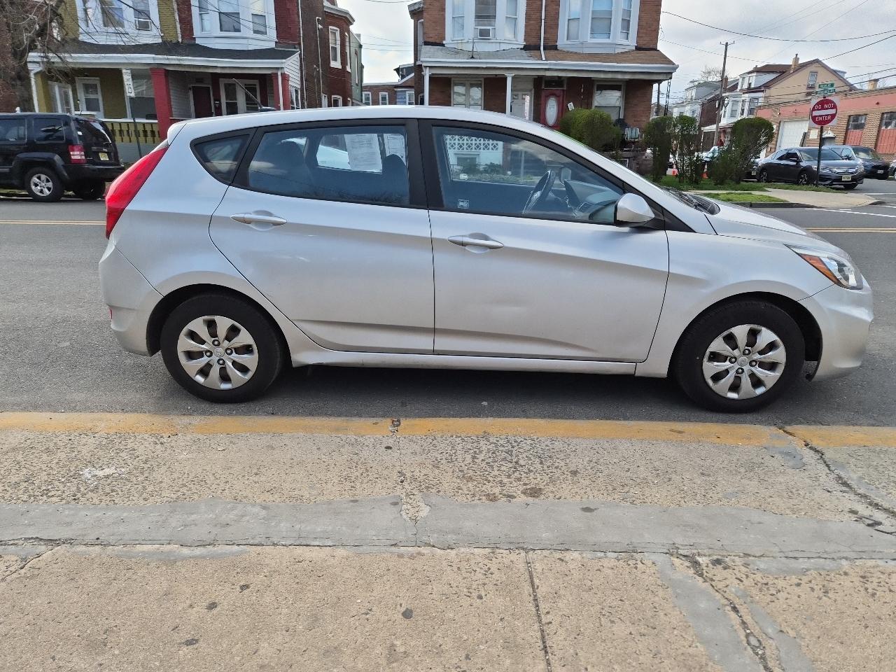 Hyundai Accent SE 5-Door 6A 2017